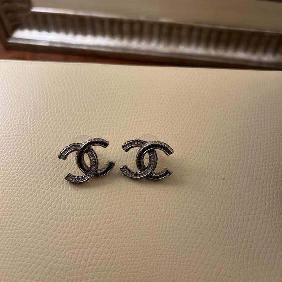 CHANEL Black and Silver Logo Earrings - Picture 3 of 5